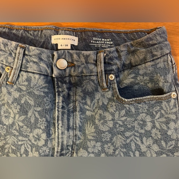 Good American Good Waist Palazzo High-Rise
Crop Jeans - Picture 3 of 4